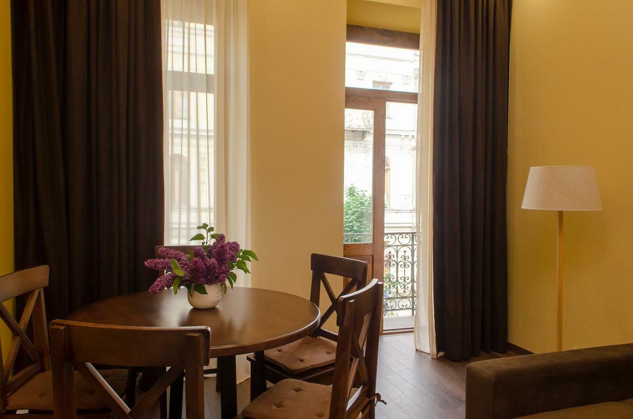 Home@97 On Aghmashenebeli Avenue Tbilisi Exterior photo