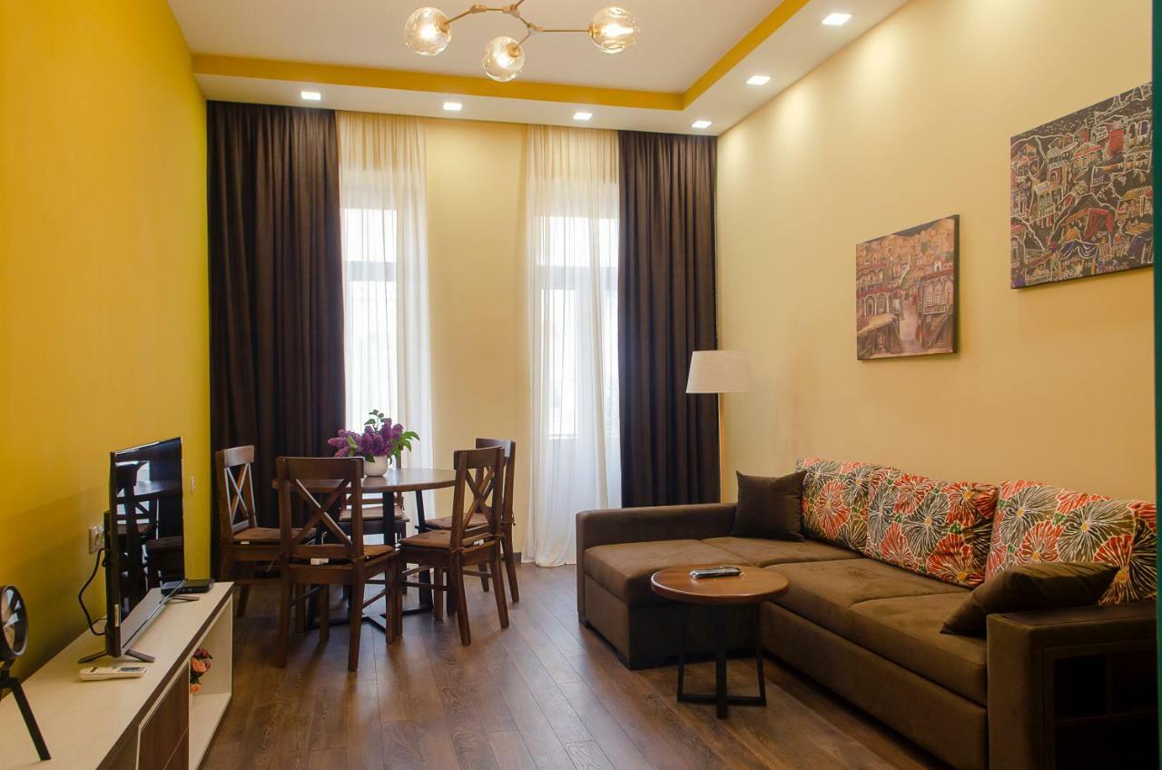 Home@97 On Aghmashenebeli Avenue Tbilisi Exterior photo